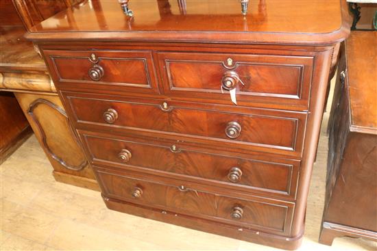 A Victorian mahogany chest fitted two short drawers and three graduated long drawers W.122cm